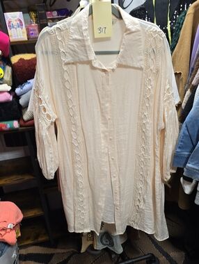 317 DAVI & DANI Cream Button-Down Lace-Panel Blouse